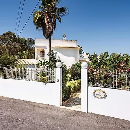 Cabrita, Superb Location, Large Villa, Walk To Restaurants, Supermarkets * גיאה
