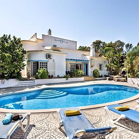 Villa Cabrita, Superb Location, Large Villa, Walk To Restaurants, Supermarkets