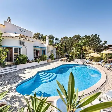 Cabrita, Superb Location, Large Villa, Walk To Restaurants, Supermarkets * גיאה